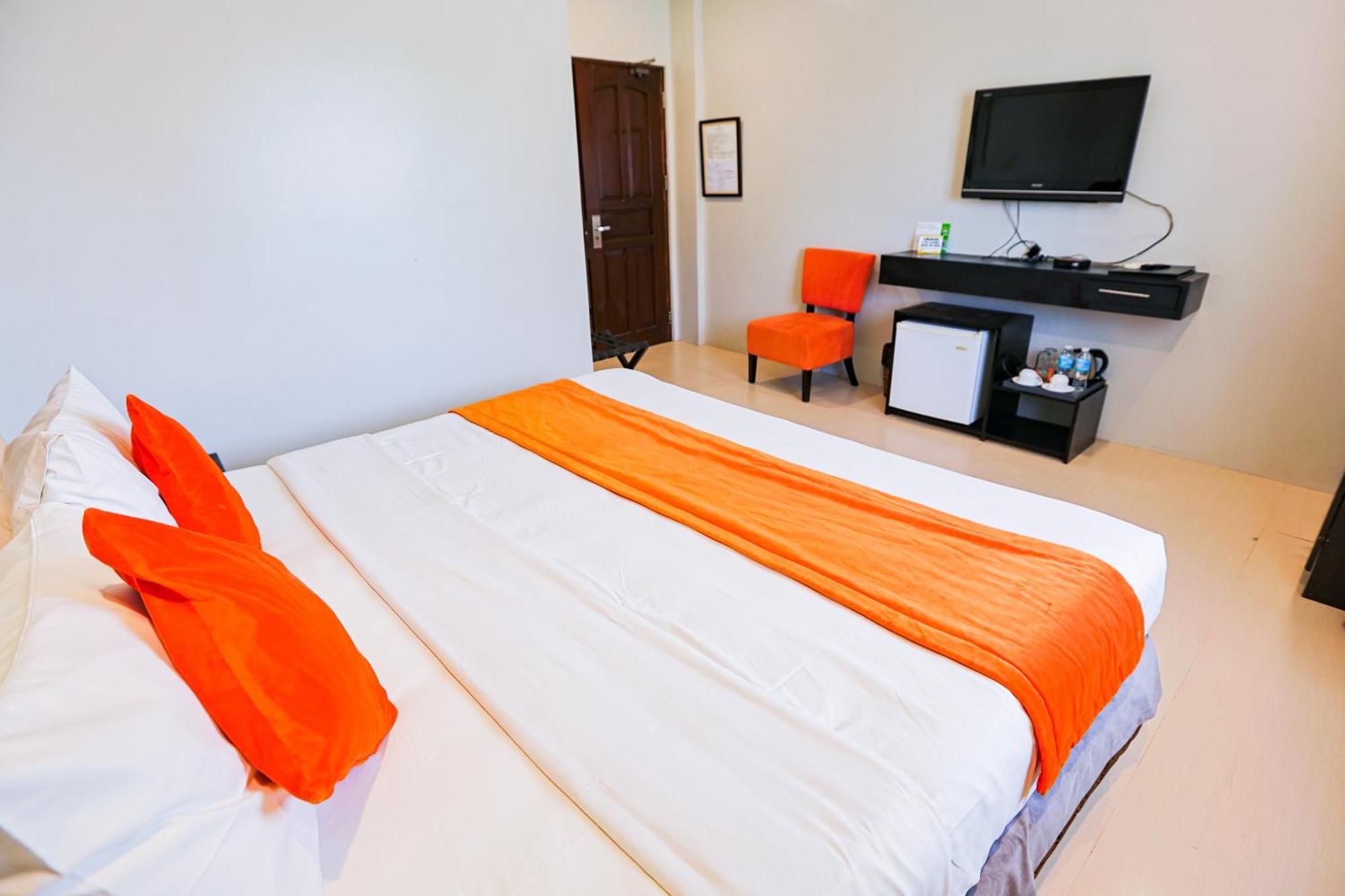 Holiday Suites Puerto Princesa Extérieur photo