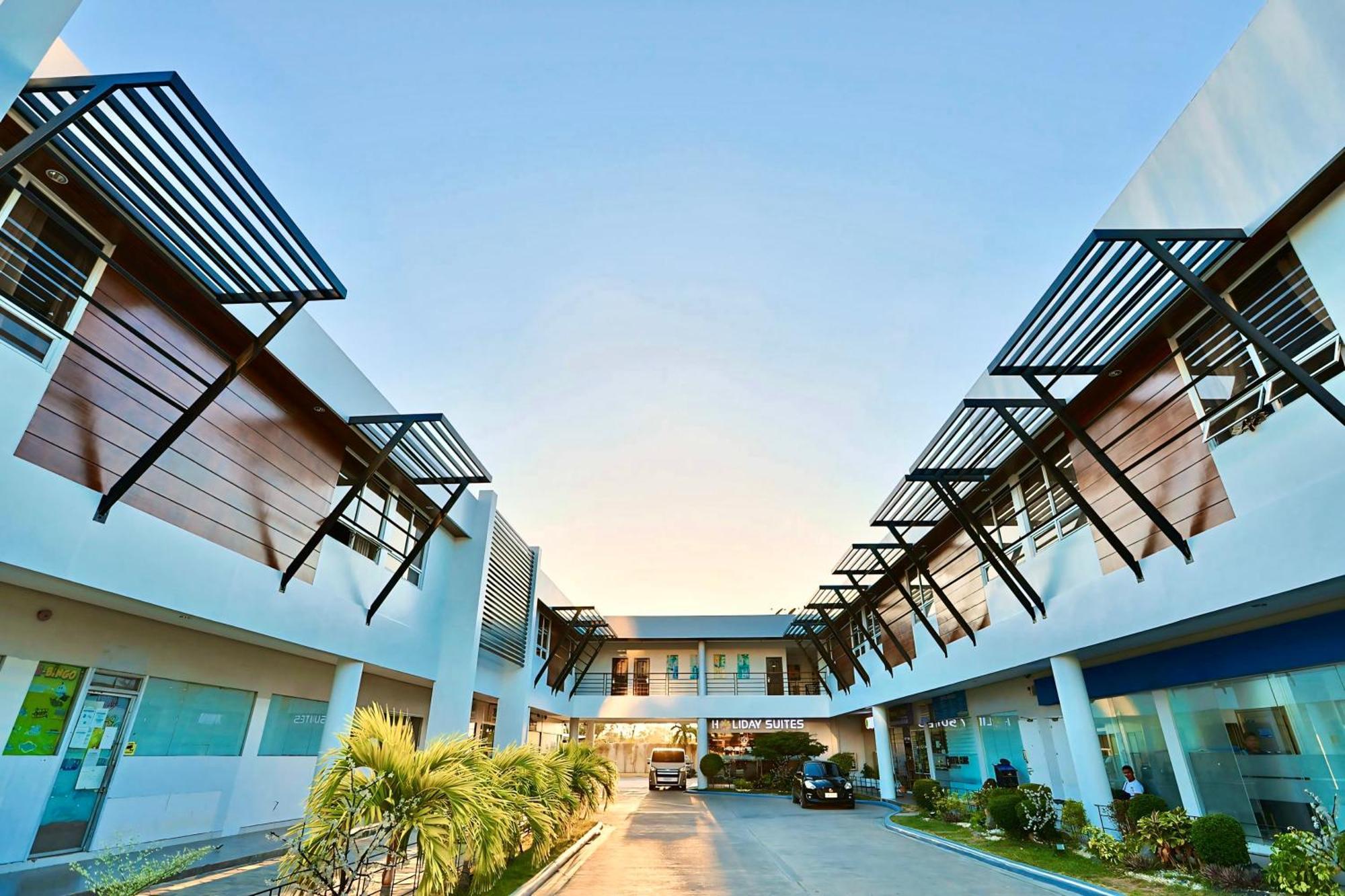 Holiday Suites Puerto Princesa Extérieur photo