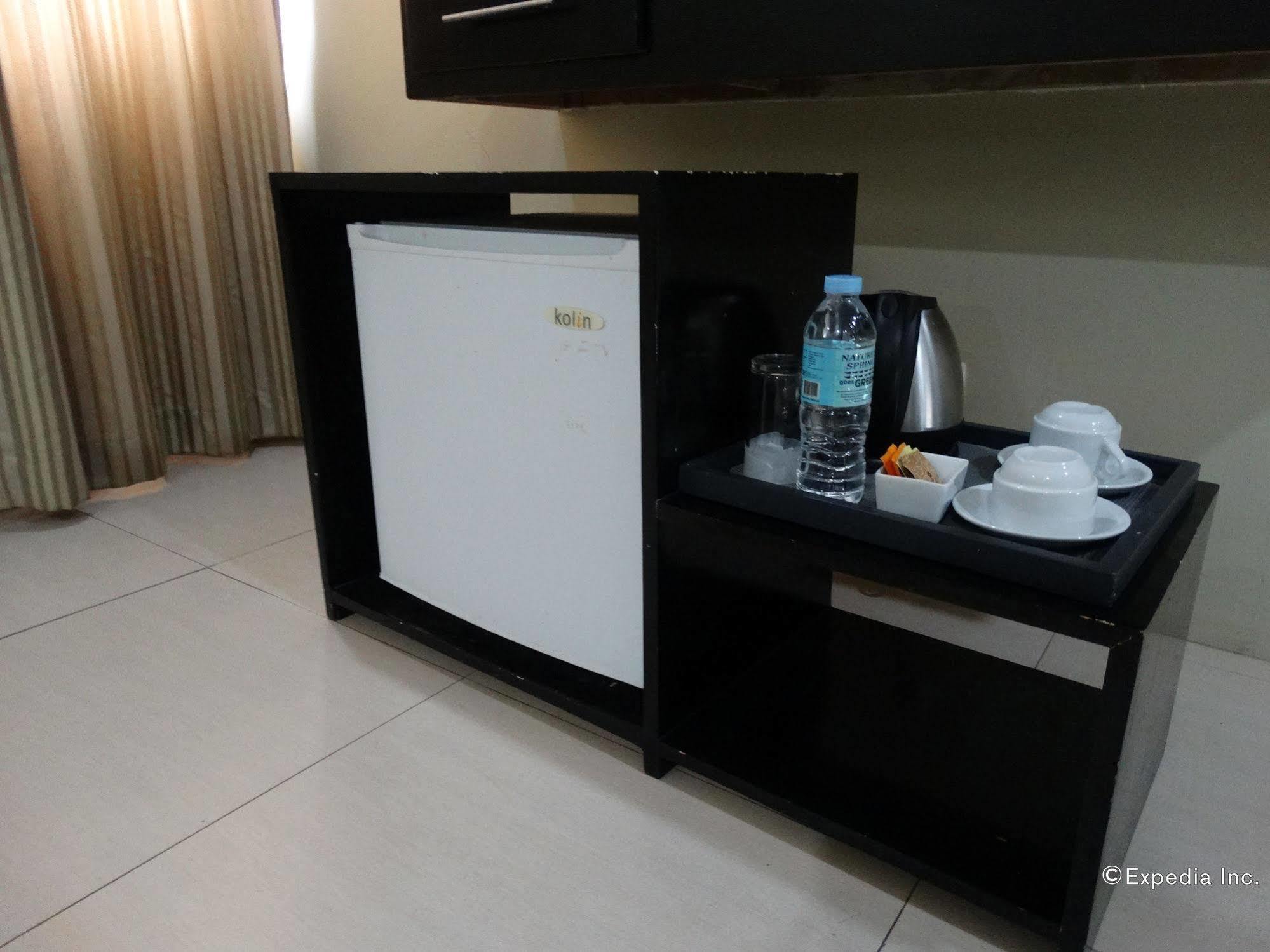Holiday Suites Puerto Princesa Extérieur photo