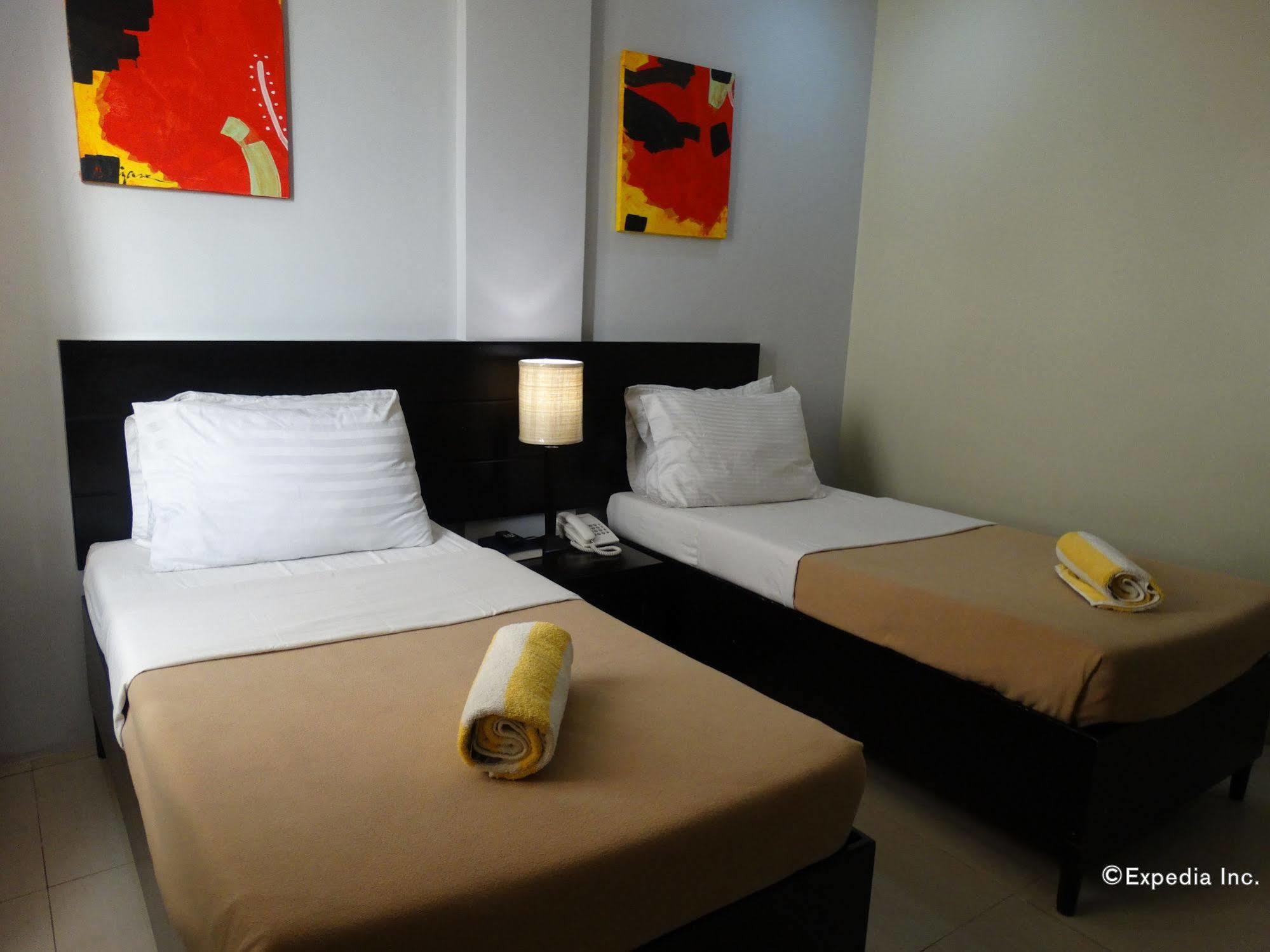 Holiday Suites Puerto Princesa Extérieur photo