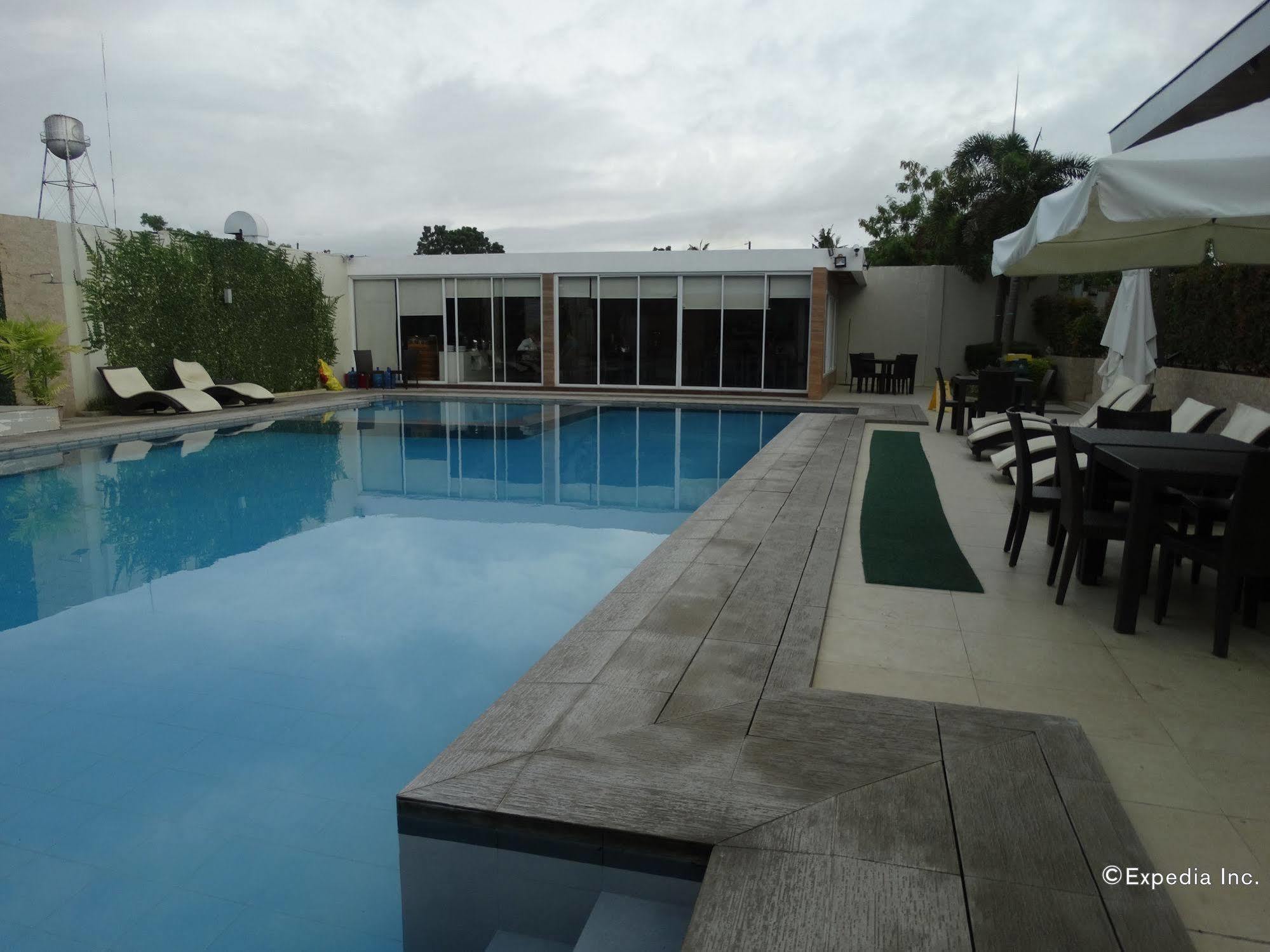 Holiday Suites Puerto Princesa Extérieur photo
